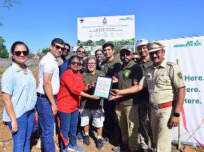 Air Products and Anandvan Foundation representatives inaugurate Anadavan Dense Forest on Earth Day